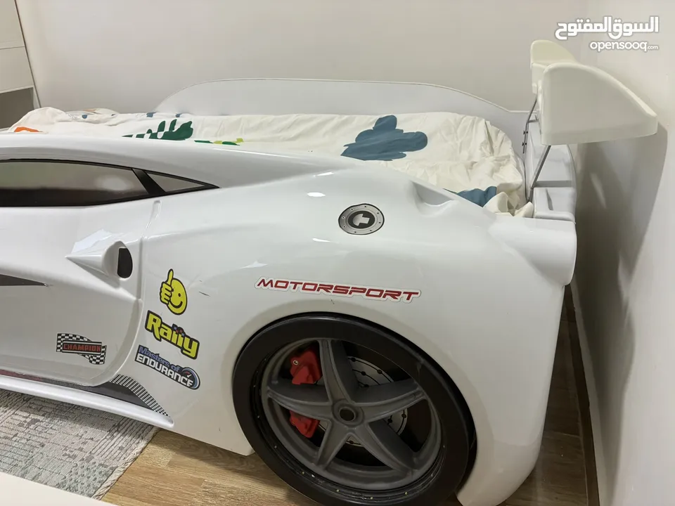 تخت اطفال شكل سياره للبيع