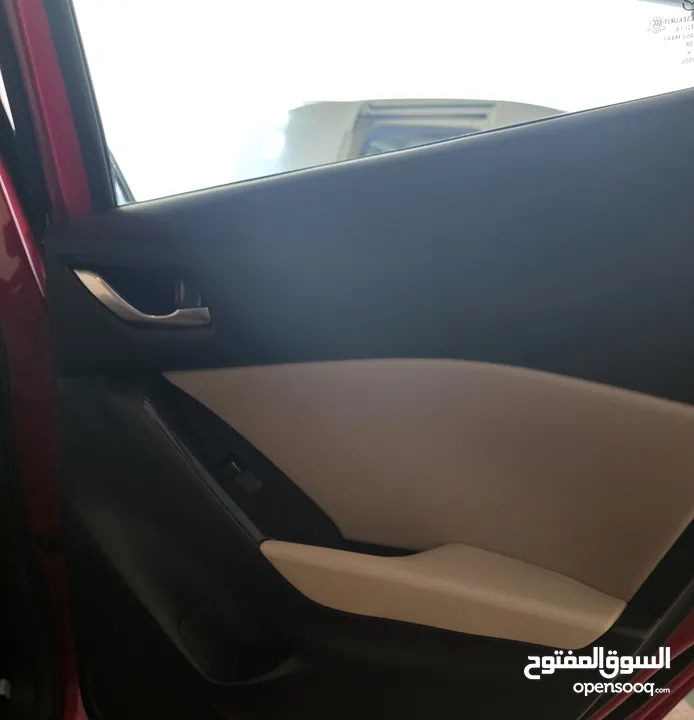 مازدا 3 2018 لون خمري بحالة ممتازة للبيع
