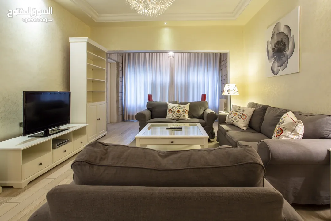 شقة طابقية 3 نوم فاخرة في الدوار الخامس / ام أذينة  5th Circle / Om Othaina  Luxury 3-Bedroom Flat