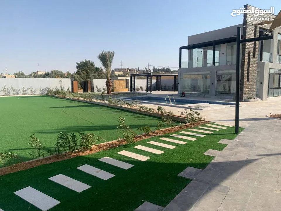 مزرعة فخمة و مدفية بالبحر الميت و المطار