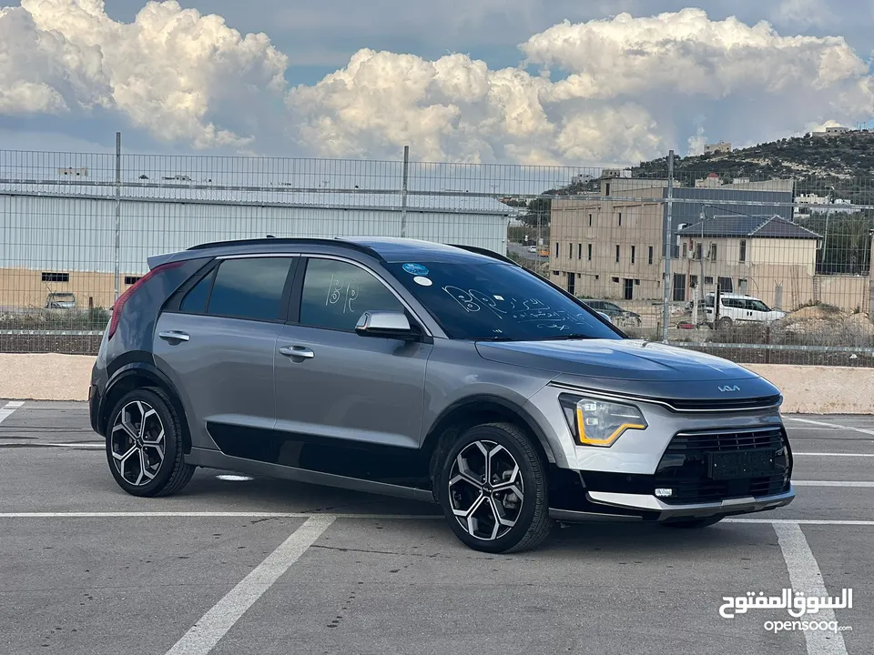 كايا نيرو هايبرد (بنزين+كهرباء ) فل الفل فتحة سقف لون مميز اضافات مميزة /2022 جناح اسود