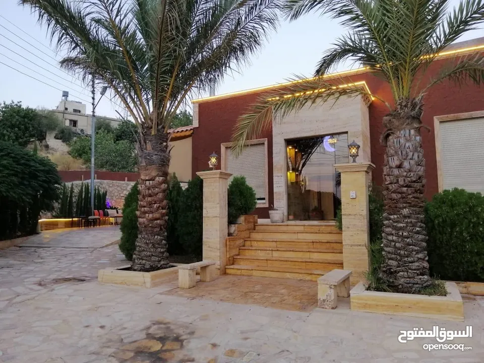 منزل شبه فيلا للبيع