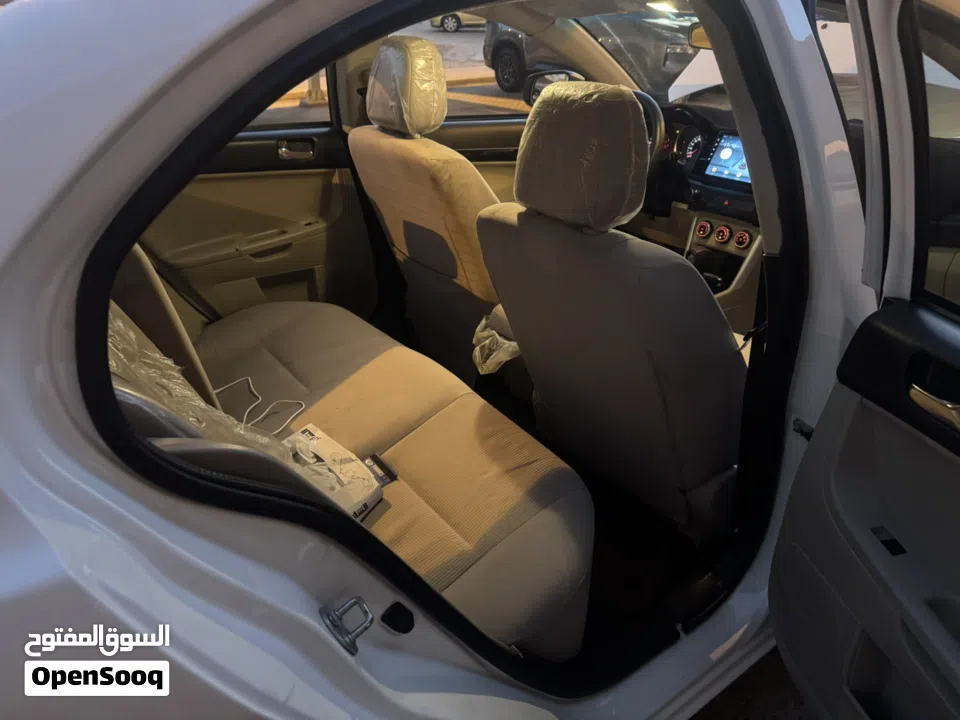 للبيع لنسر نظيف اللون ابيض ومن الداخل بيج