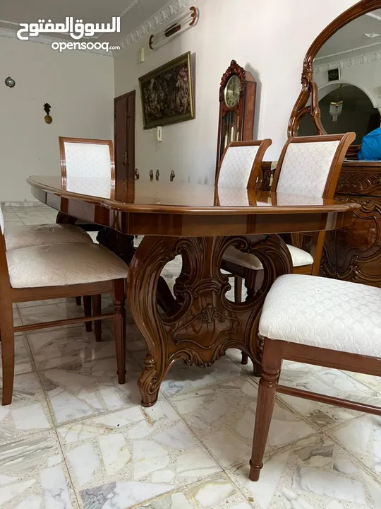 طاولة سفرة فخمة للبيع بسعر مغري