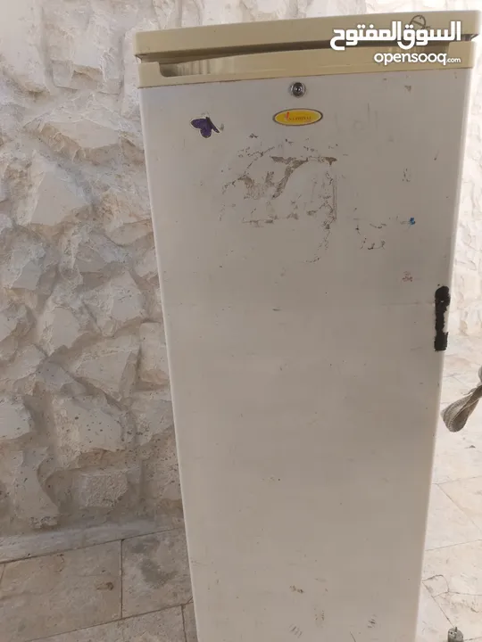 فريزر شغال مي بالميه ولا بحاجه لتنطيف شبه جديد مش مصلح نهائا