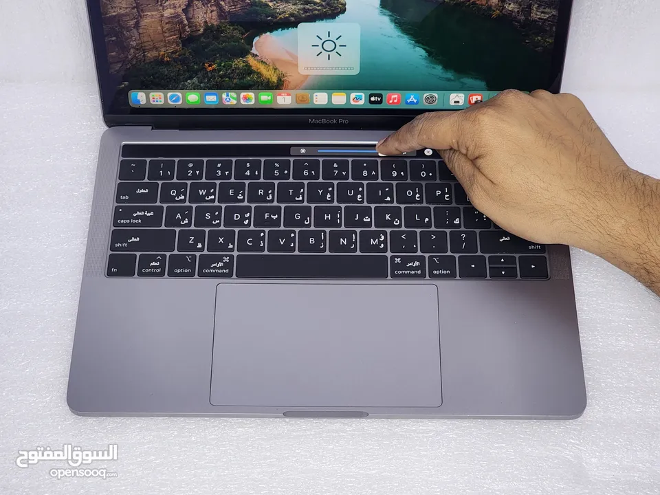 Apple MacBook pro 2019 i7 16gb Ram 256gb ssd Touch Bar and original charger with Bag price only 170