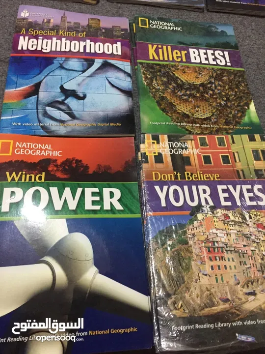 يتوفر مجموعه من مجلات NATIONAL GEOGRAPHIC  لغة انجليزية قطع صغير 15*20سم كل 3 ب دينار