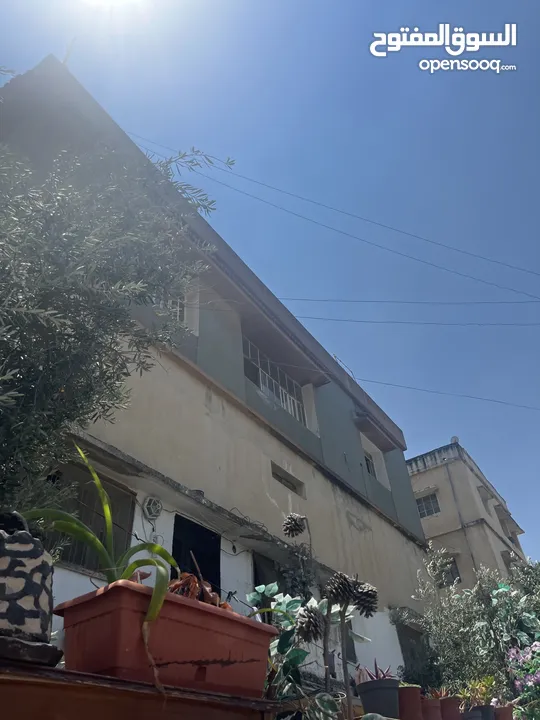 قطعة أرض مع منزل طابقين للبيع في مدينة السلط-نقب الدبور