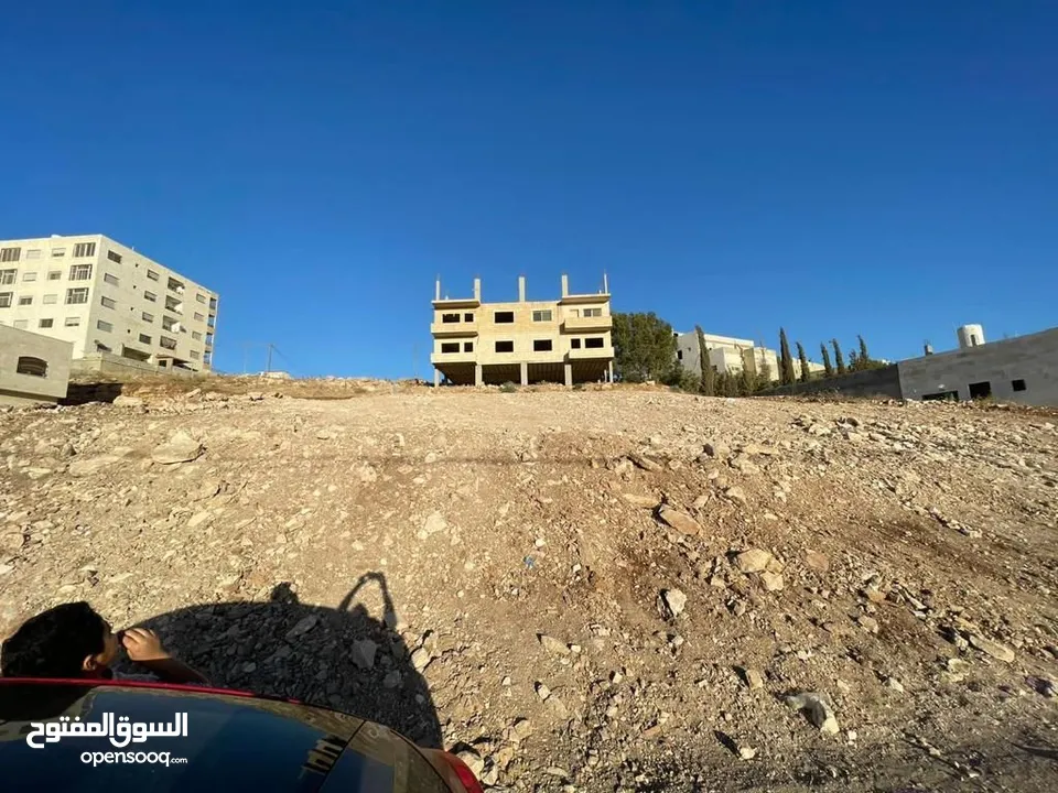 بناية مكونة من 6 شقق للبيع في زبدة فركوح بجانب مركز امن اربد الغربي