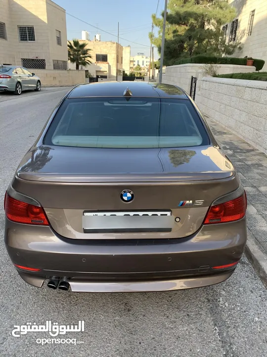 BMW E60 - لون شمباني