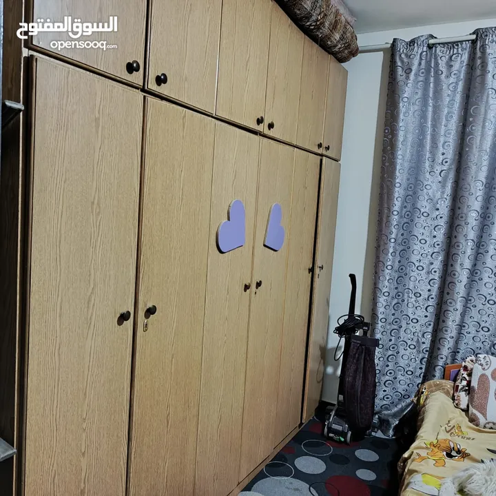 خزانة لاتيه كامل ملبس. فورمايكا