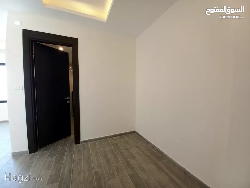 روف شبه مفروش للإيجار في دير غبار  ( Property 33406 ) سنوي فقط