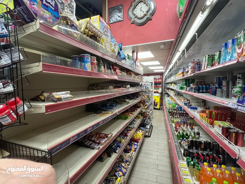 سوبر ماركت مميز للبيع بداعي السفر