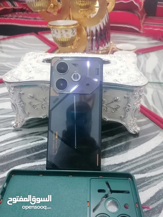 TECNO POVA 6 للبيع استعمال 1 شهر مع كامل اغراضو جديد يدعم ببجي 60فريم 256جيجا 24 رام