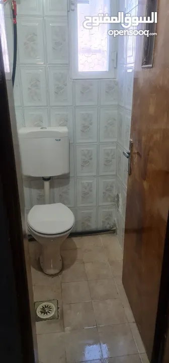 شقة ارضية مقسومة لستوديوهين
