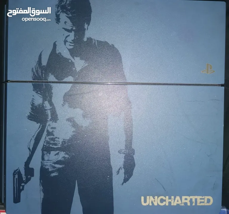 واحد تيرةps4فات مع جميع ملحقاتة جوستكين و اربع العاب