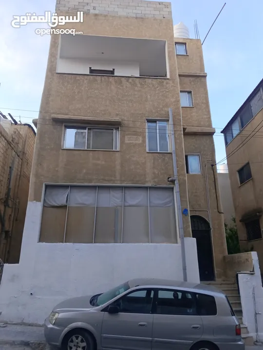 عمارة قابلة للاستثمار للبيع  بسعر مغري جدا..بداعي السفر مفصلة من اربع طوابق وروف سوبر سوبر ديلوكس