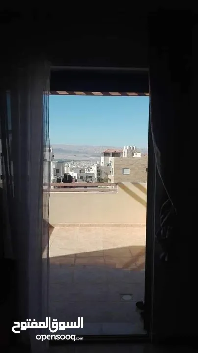 شقة رائعة مفروشة للايجار السنوي بالعقبة اطلالة بحرية، ،بالتاسعة أهالي مكونة من غرفة نوم وصالة كبيرة