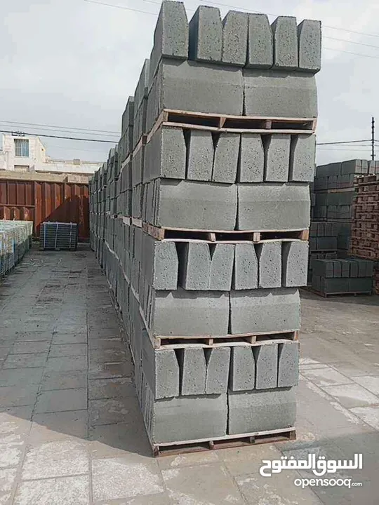 ابو يزن للتراب الأحمر وطوب والرمل وشيل طممم وعدسية ناعم اصويلح عندي وبلاط اسمنت