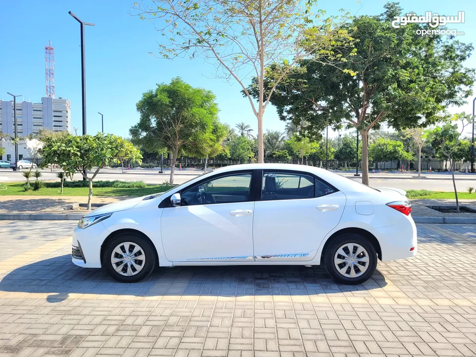 TOYOTA COROLLA 1.6 MODEL 2017 SINGLE OWNER FAMILY USED EXCELLENT CONDITION CAR FOR SALE