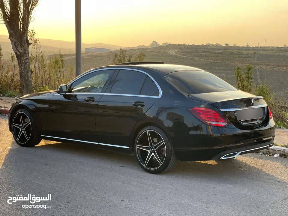 C200 بحالة ممتازة دهان الشركة بالكامل استعمال وعداد قليل