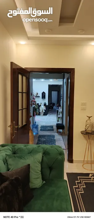 شقه ارضيه بشارع الاردن حي المنصور 176متر داخلي وخارجي 100
