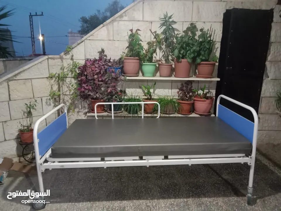 سرير طبي للبيع