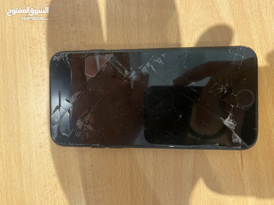 اجهزة ايفون كلها بحالة جيدة والكسور الي مبينة انا بصلحها وما منقصر مع الشرا ان شاء الله