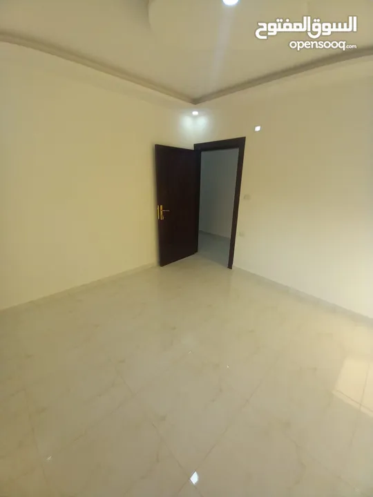 شقة ارضية جديدة للبيع بسعر مغري