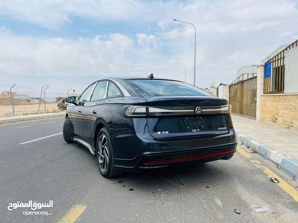 عرض حصري و مغري على اخر سيارتين  Volksvagen id7 2023 pro zero