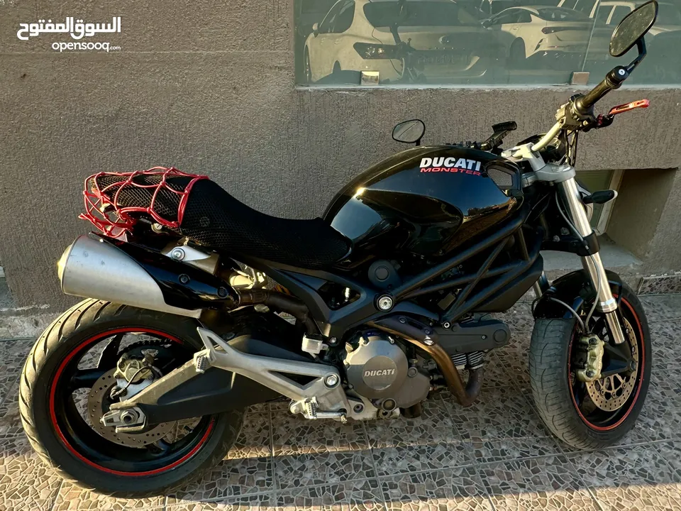 Ducati Monster 696