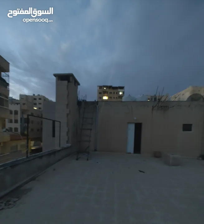 شقة دوبلكس شبه فيلا بموقع مميز واطلالة رائعة مع روف وحق اعتلاء