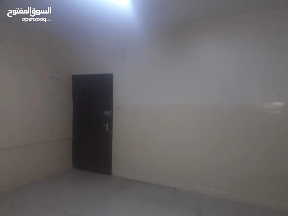 منزل مستقل ثلاثة طوابق  موقع مميز في ماركا الشمالية حي العبدلات