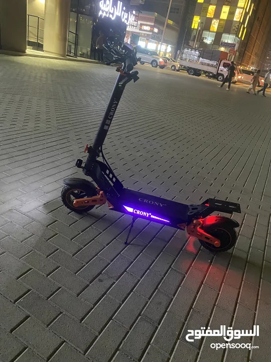 سكوتر CRONY السرعة القصوي 43 كم/ساعة و في 30 كيلومتر