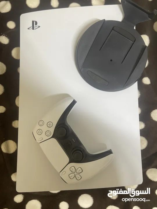 جهاز بليستيشن فايف(ps5) بحالة ممتازة  استخدام خفيف  نسخة الديسك(cd edition)  مع يد.
