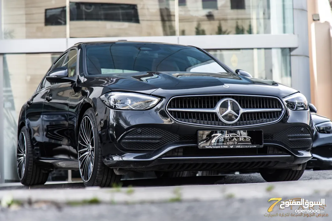 Mercedes c 2023 Mild hybrid Amg kit   السيارة وارد و كفالة و صيانة الشركة و قطعت مسافة 15000 كم