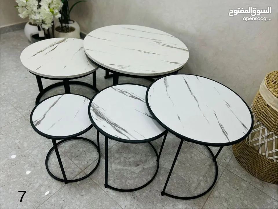 طاولات مودرن متداخلة عملية وأنيقة  متوفرة بعدة تصاميم عصرية الإطارات معدنية قوية باللون الأسود