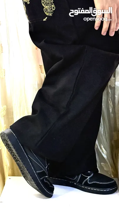حذاء فخم جداا بنسخة نادرة مستعجلل قابل للتفاوض  Air Jordan 1 Travis Scott Retro Low "Black Phantom"