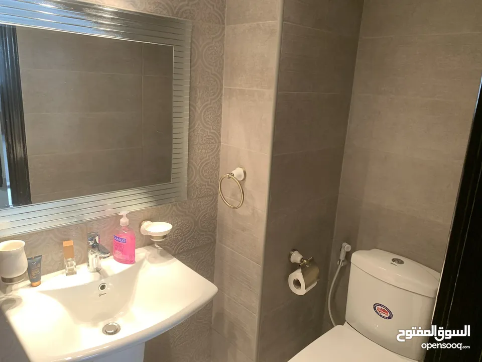 شقة ارضية للبيع - عبدون الشمالي- قرب السفارة البريطانية. Flat for sale-Abdoun-Near British embassy