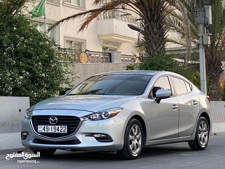 مازدا زوم 3 -  2019  بسعر 11600 دينار  كاش لون سلفر    لم تعمل سياحي او تطبيقات نهائي