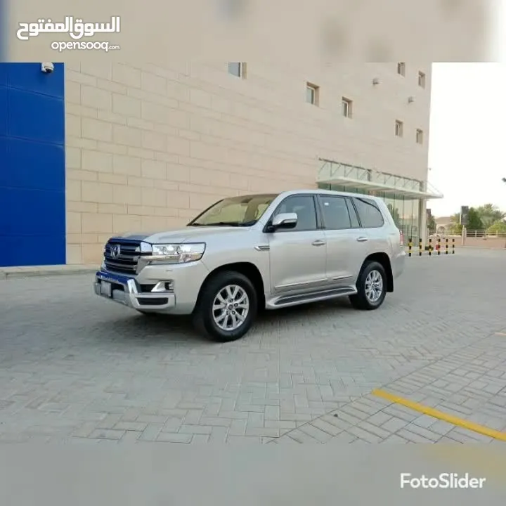 TOYOTA LAND CRUISER GXR V6