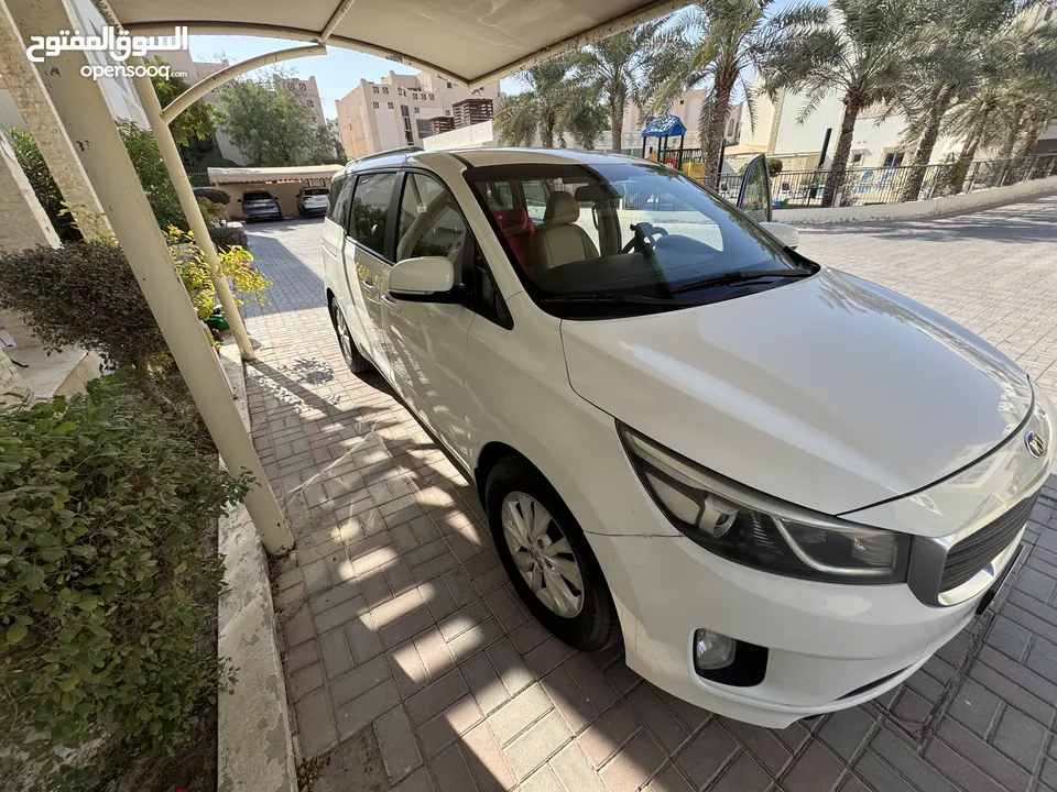 KIA Grand Carnival minivan 2016