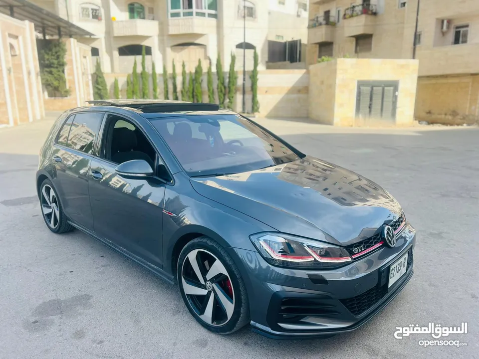 جولف GTI mk7.5  للبيع ع الكاش بسعر حرررق