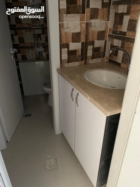 مكتبين جنب بعض 53 م و 61م