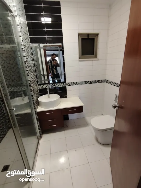 شقه فارغه للايجار ضاحيه الامير راشد + 4 نوم + 220 متر + غرفه خادمه+