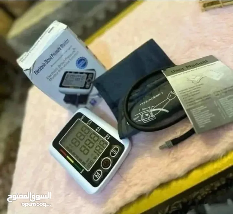 جهاز قياس ضغط الدم الاصلي شاشةLCD كبيرة وسهله القراءة حجمه صغير ويعمل بالبطارية او بوصلة usb