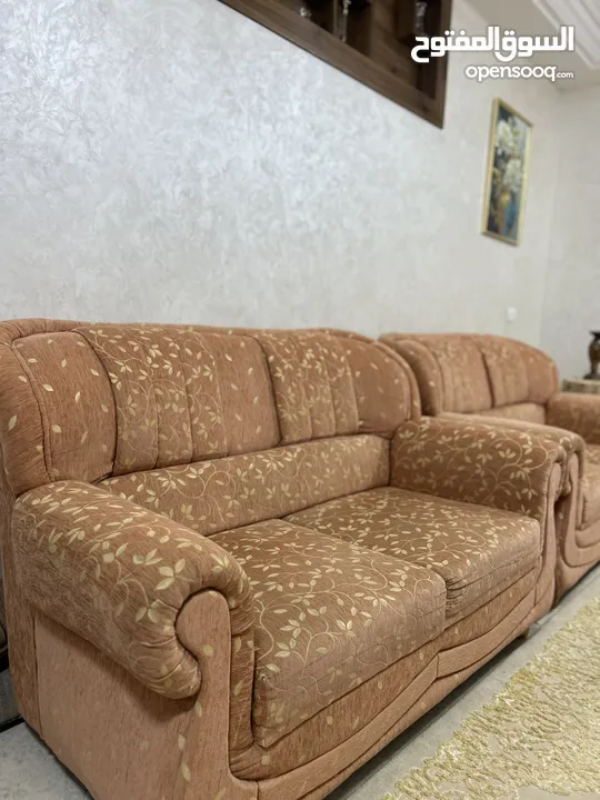 طقم كنب كامل للبيع بحالة ممتازة