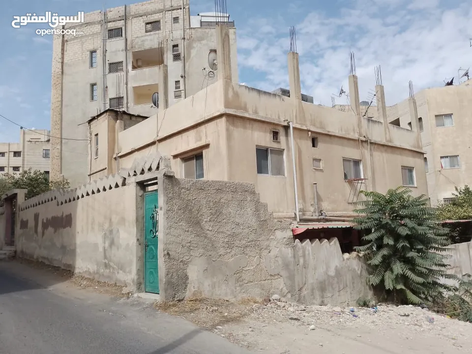 بيت طابقين للبيع الارض:505كم البناءطابقين..تصنيف ج مساحه البناء تقريبا طابق الارضي 185 متر مساحه الب