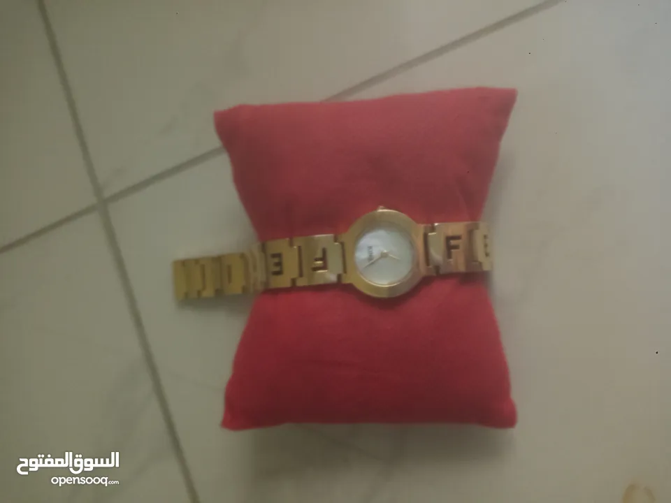 ساعة FINDI دهب للبيع من الامارات