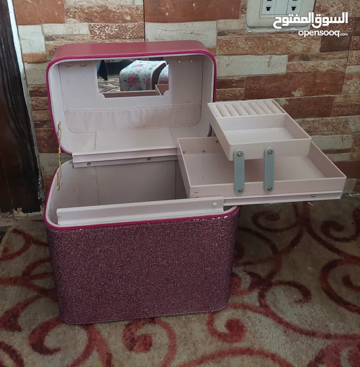 شنطة مكياج ومجوهرات فاخره ستراس حجم كبير